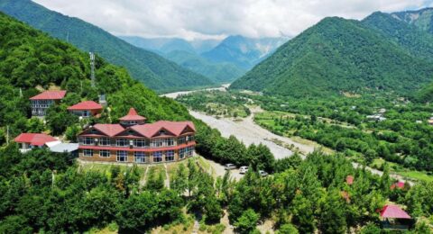 فنادق شيكي.. استمتع بالإقامة في قلب جبال القوقاز